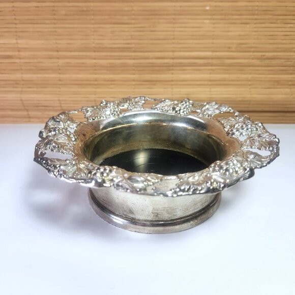 Vintage Wine Bottle Coaster Godinger Silver Plated1988 Grape & Leaf Design 7" - Picture 1 of 12